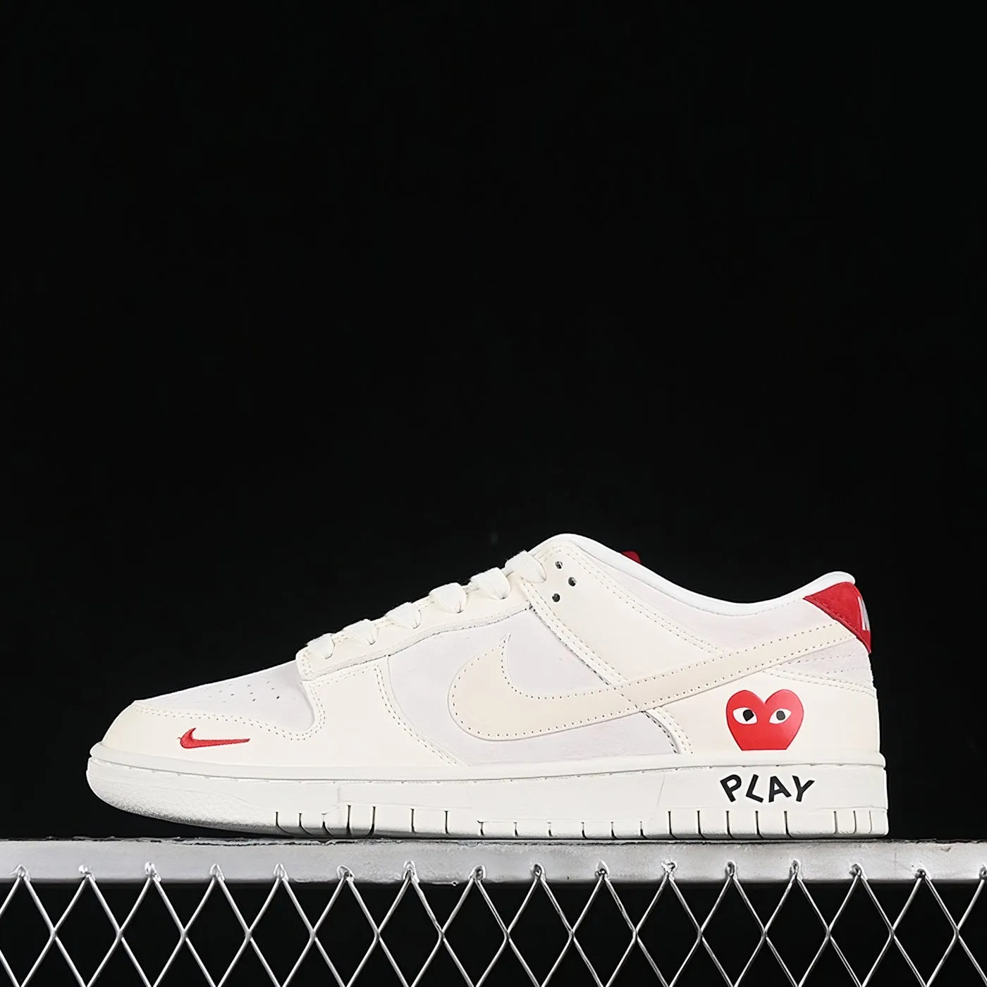 COMME DES GARÇONS Play Dunk Low